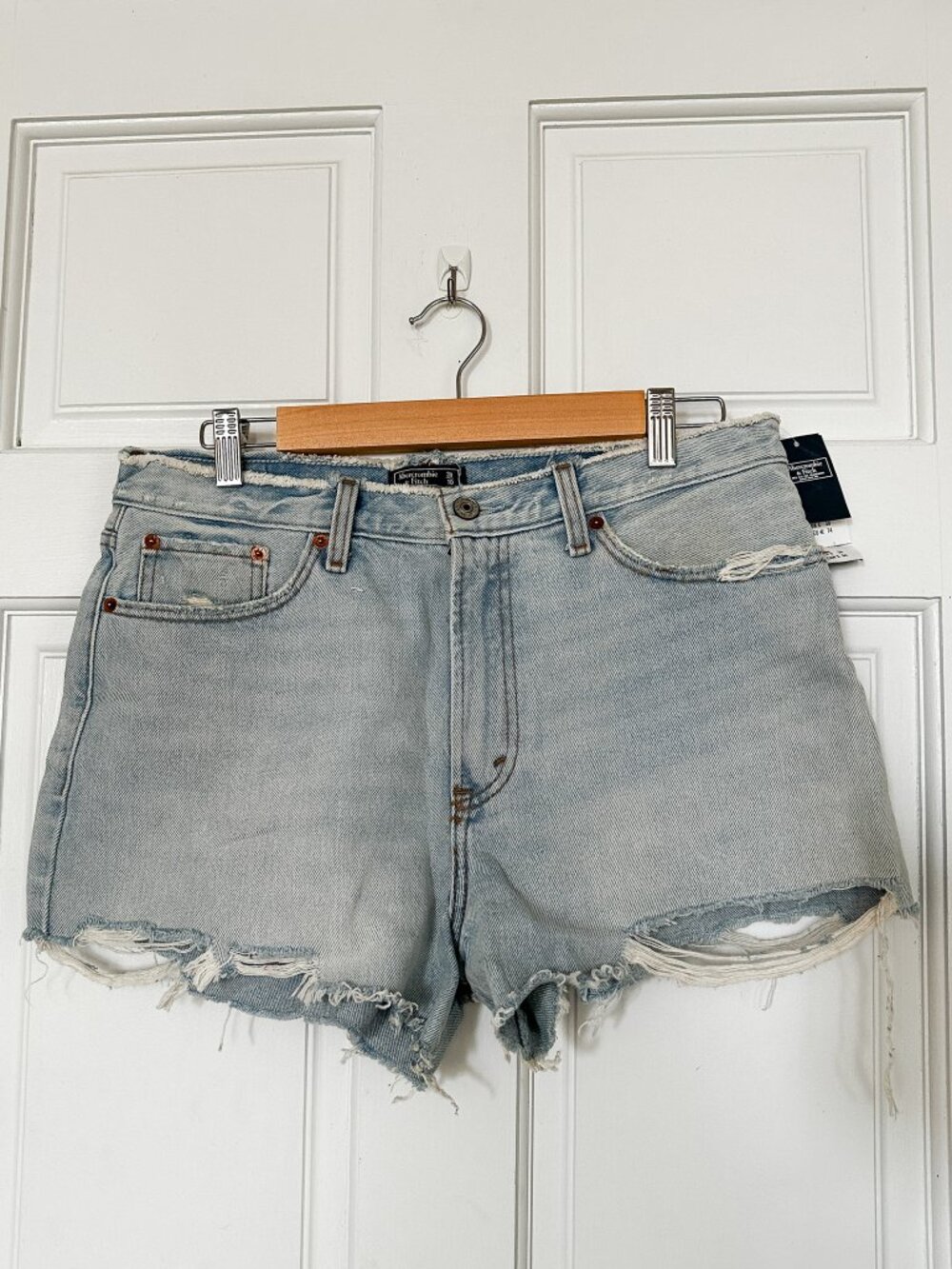 Abercrombie Annie High Rise Distressed Denim Shorts NWT Size 30 / 10